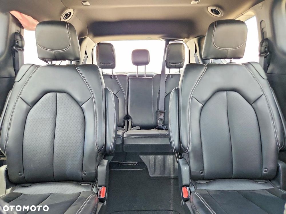 Chrysler Pacifica - 11