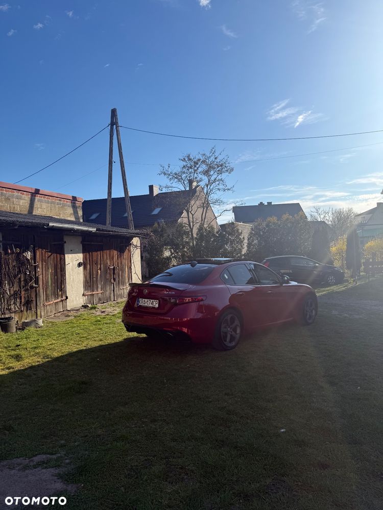 Alfa Romeo Giulia 2.0 Turbo 16V AT8-Q4 Veloce Ti - 5