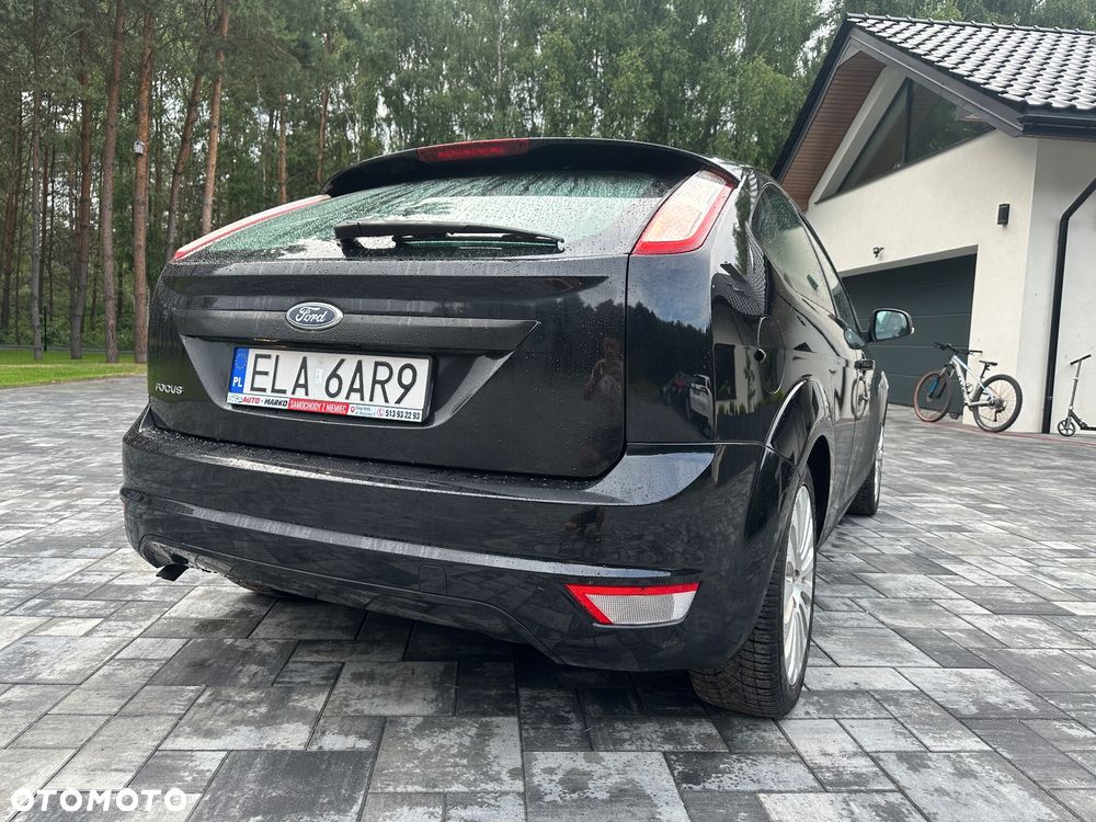 Ford Focus 2.0 16V Titanium - 32