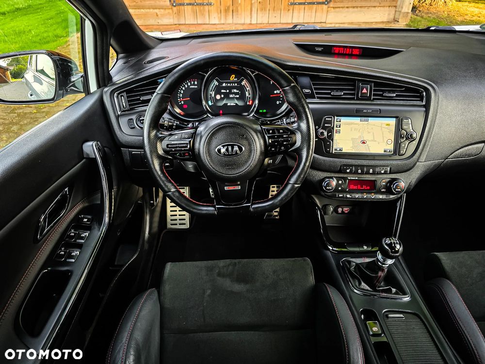 Kia Ceed - 16