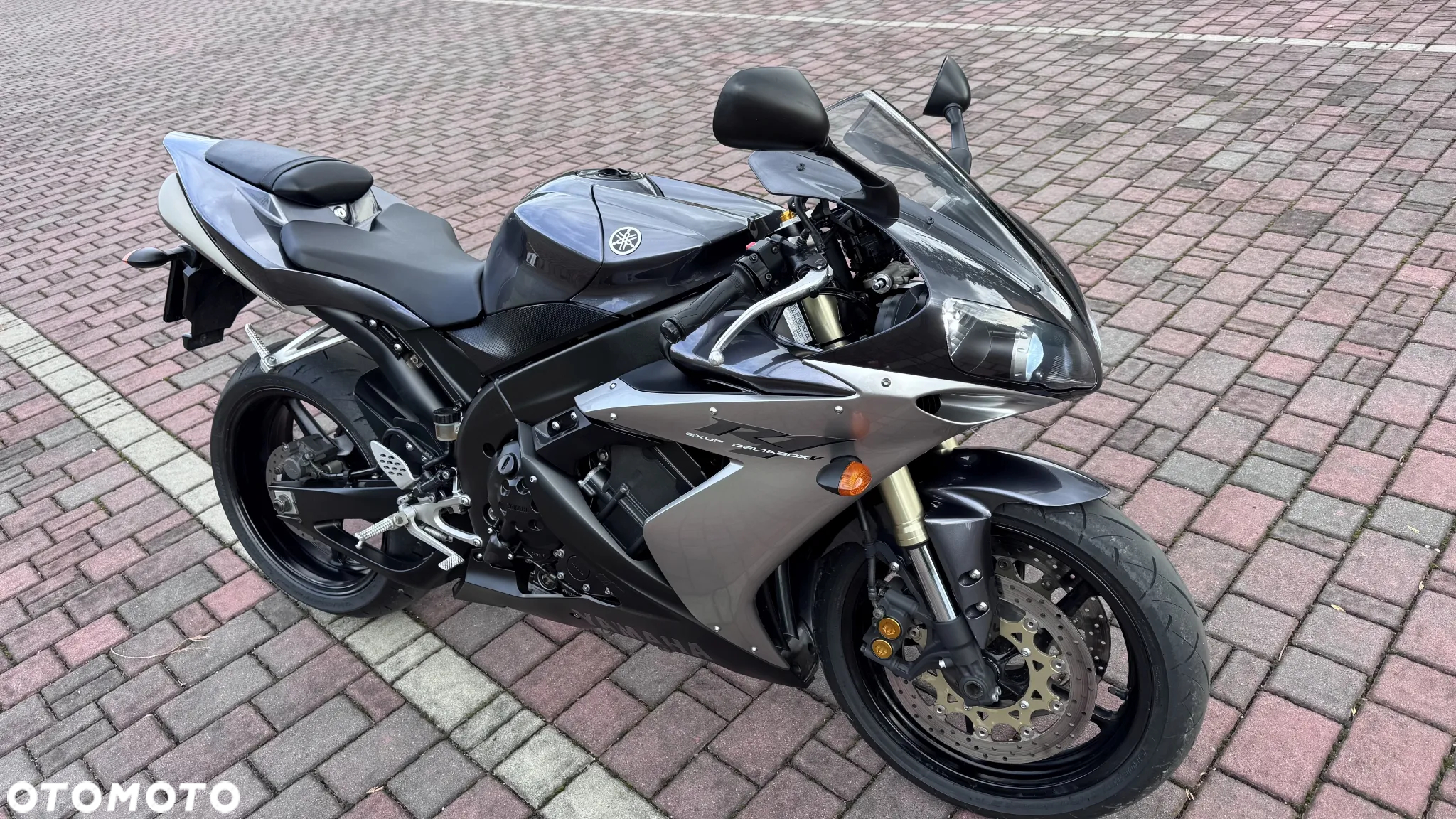Yamaha R1 - 3