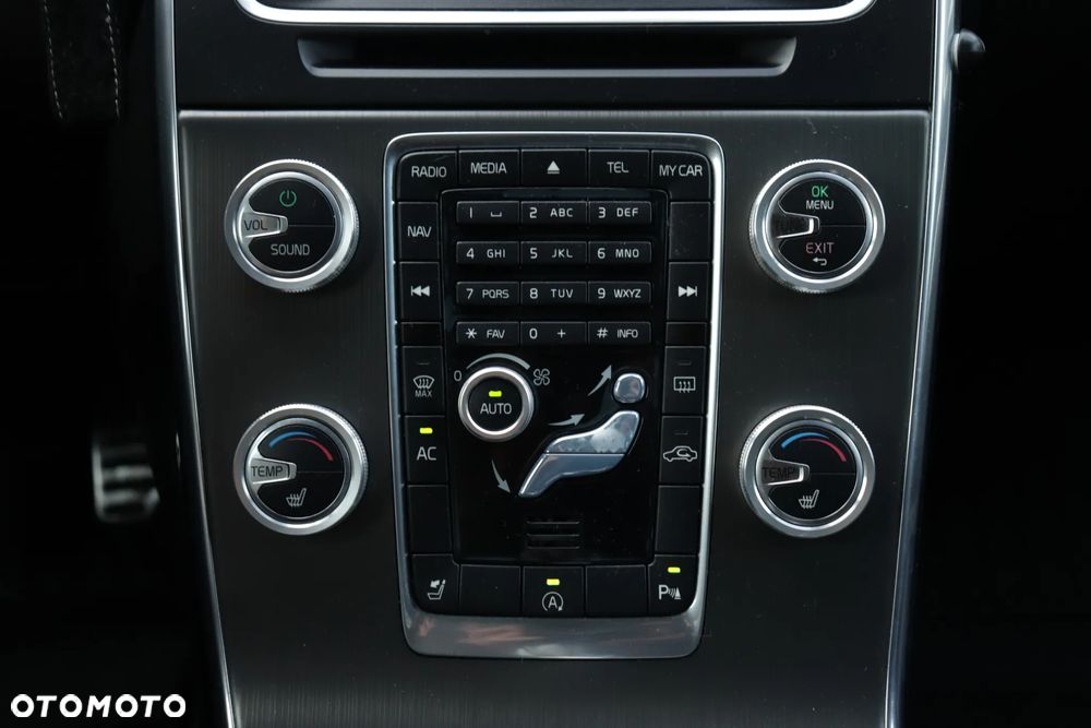Volvo V60 D3 Momentum - 32