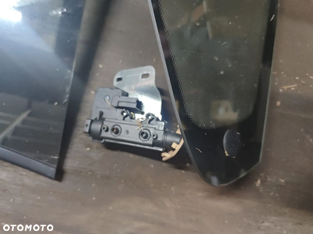 BMW E46 Coupe szyba boczna karoseryjna karoserii prawa prawy tył LEWA lewy tył silniczki - 2