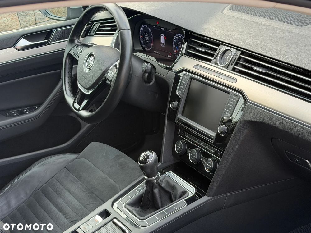 Volkswagen Passat 1.6 TDI (BlueMotion Technology) Comfortline - 11