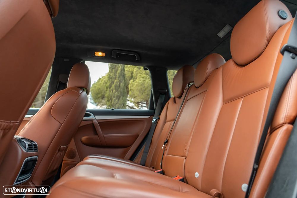 Porsche Cayenne Turbo - 21