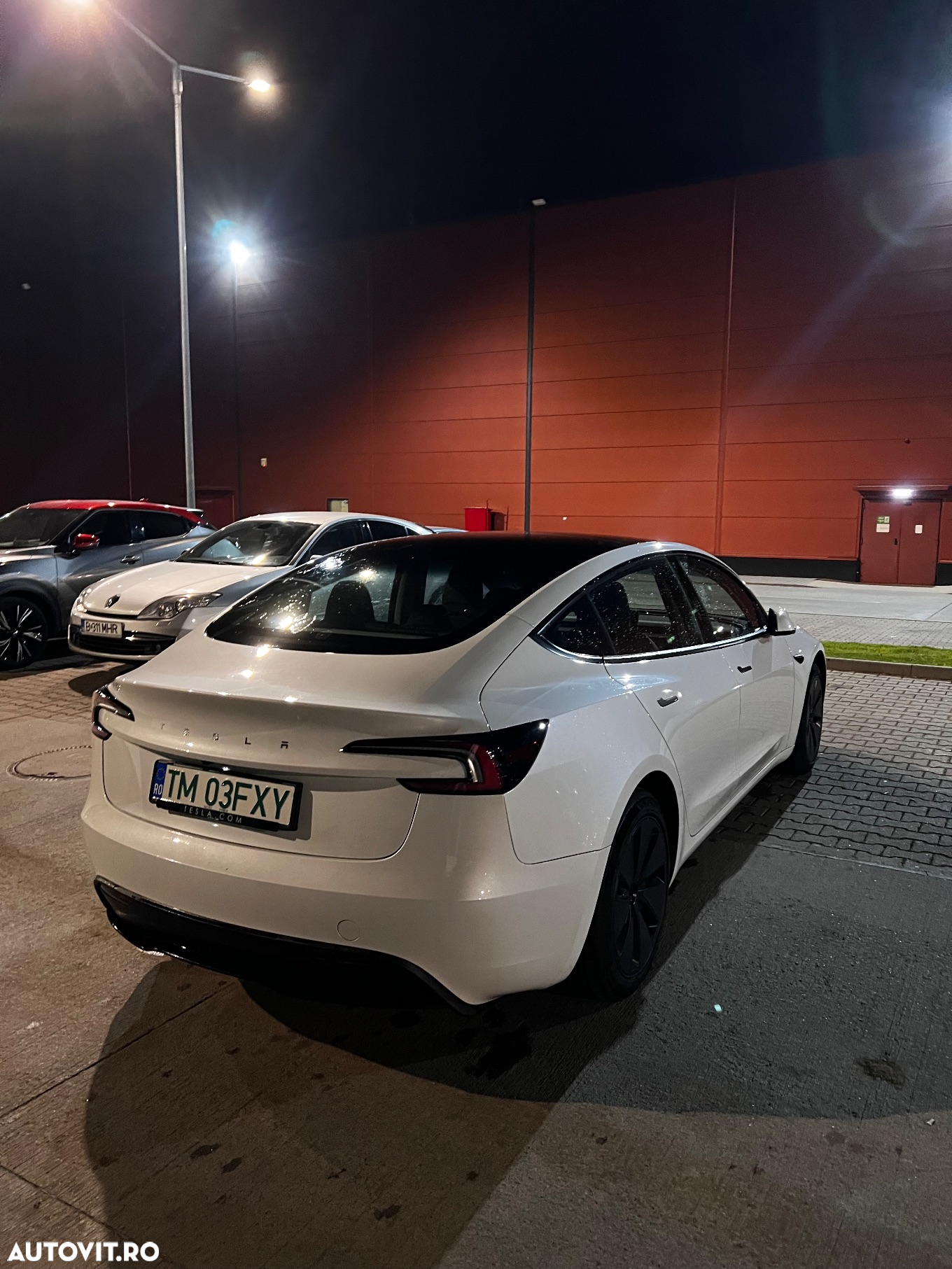 Tesla Model 3 - 8