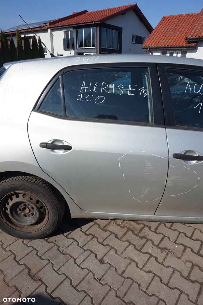 DRZWI TYLNE PRAWE AURIS E15 I 5D HB 1C0  SREBRNY TOYOTA 2006-2009 - 1
