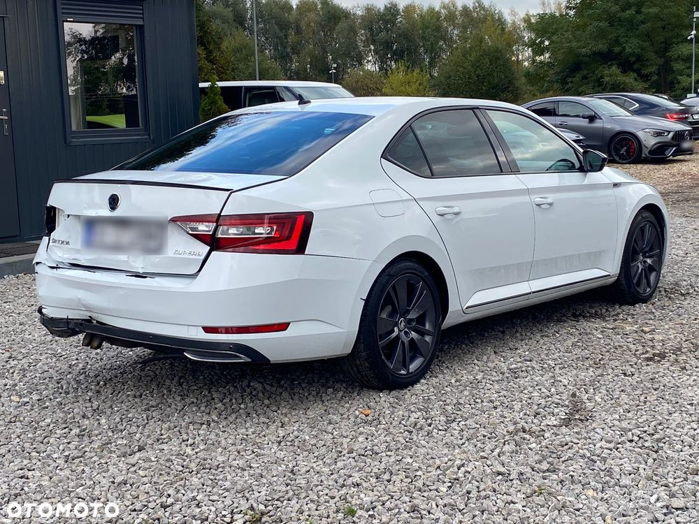 Skoda Superb 2.0 TDI Sportline DSG - 11