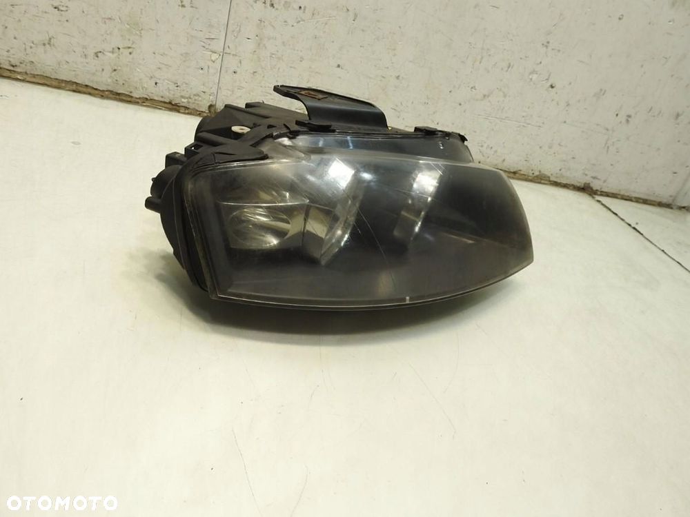 LAMPA PRAWA PRZEDNIA PRZÓD AUDI A3 8P 8P0941004K 0301206202 - 8