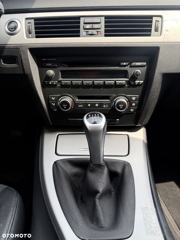BMW Seria 3 318i - 15