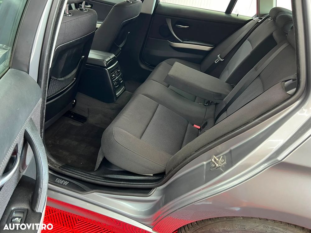 BMW Seria 3 320d xDrive DPF Aut. - 15