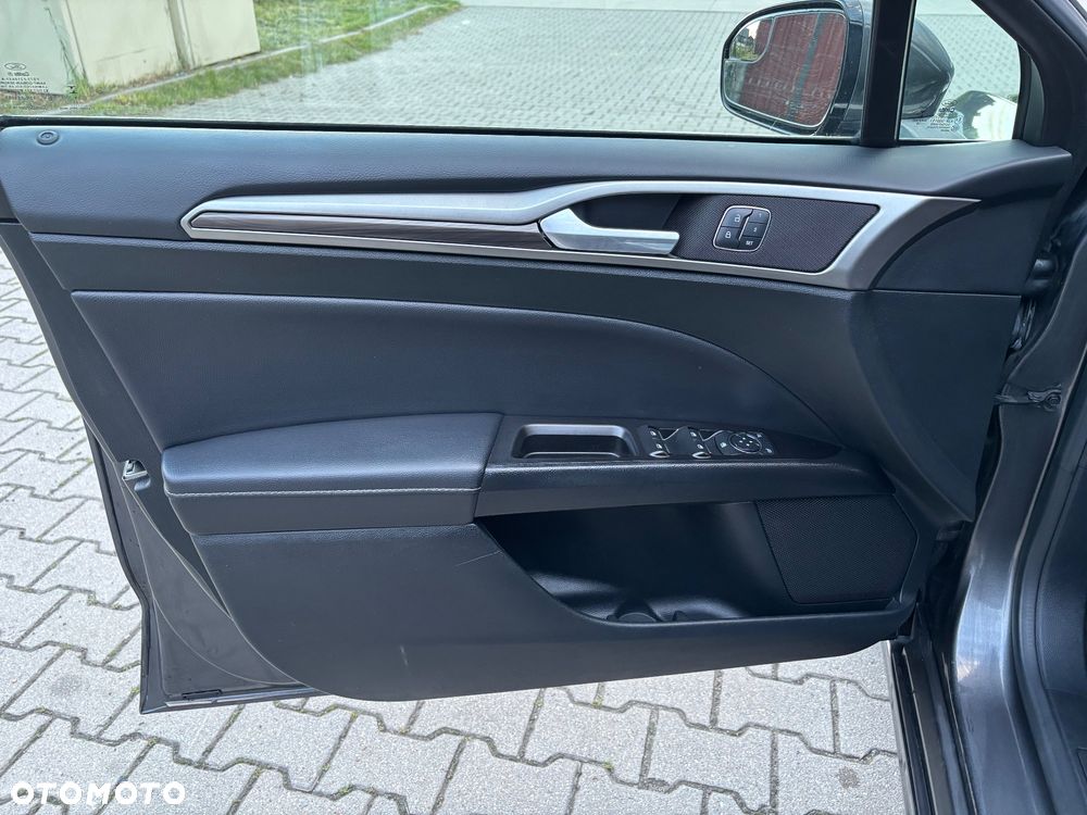 Ford Fusion 2.0 EcoBoost Titanium - 32