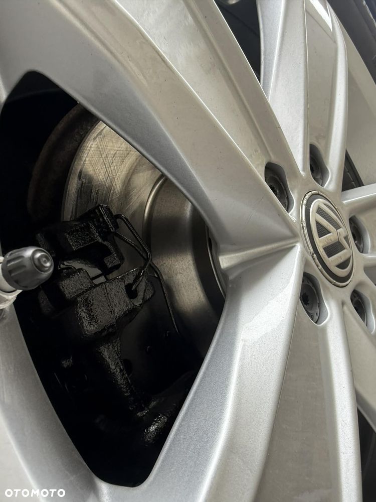 Volkswagen Passat - 13