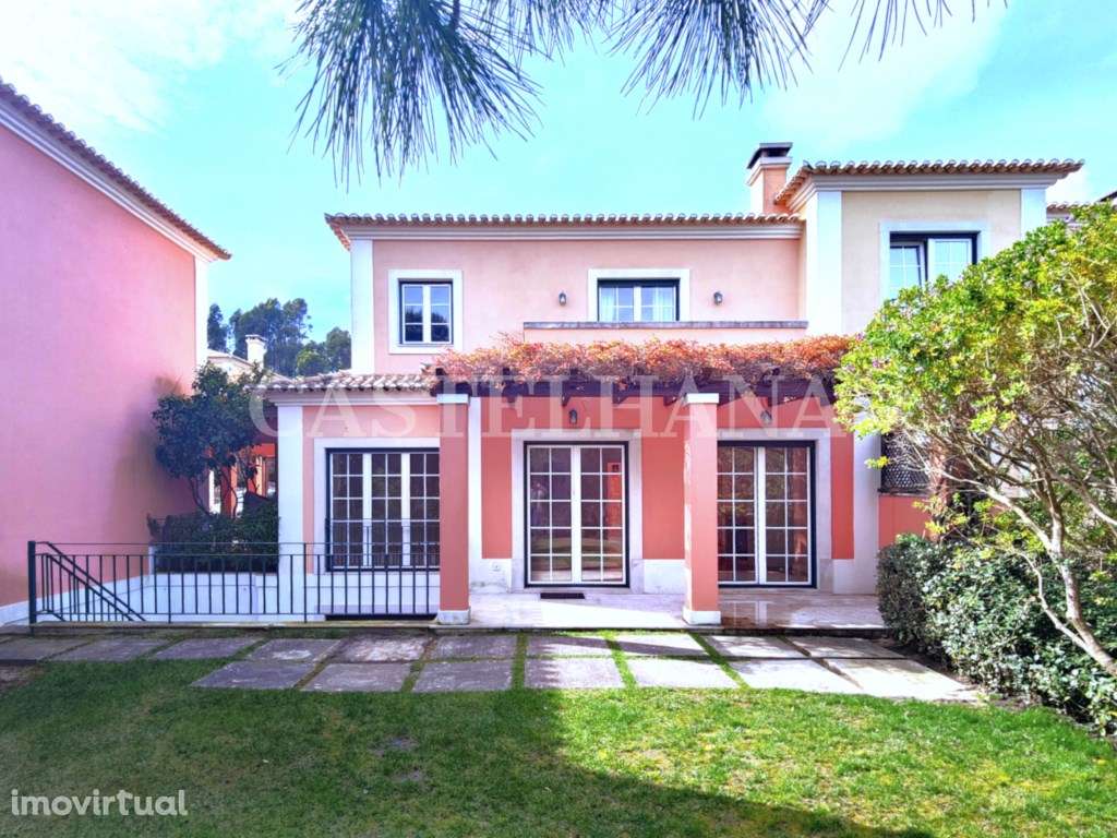 Moradia T4+1 inserida em condomínio fechado, em Cascais - Grande imagem: 2/50