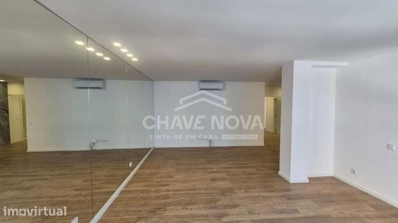 T4 Único a 2 Minutos da Rotunda da Boavista com Privacidade Total - Grande imagem: 5/25