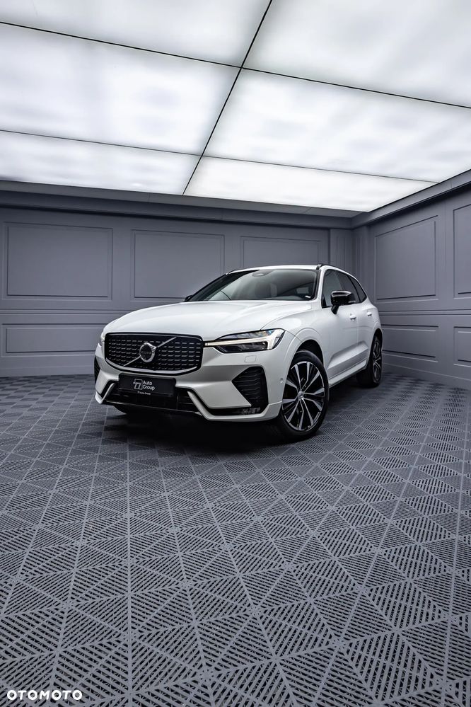 Volvo XC 60 B4 D AWD Plus Dark - 40