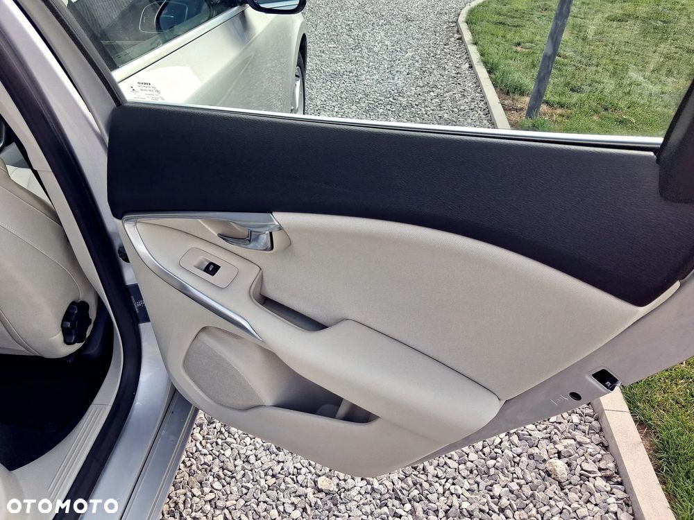 Volvo V40 D2 Summum - 21