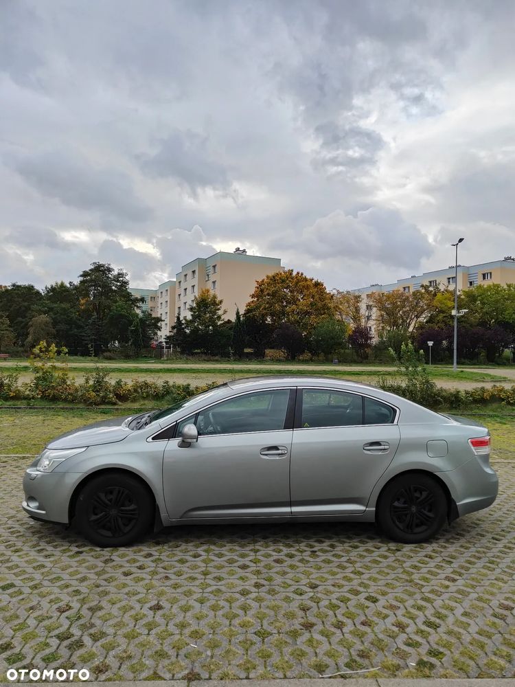 Toyota Avensis 1.6 Luna - 4