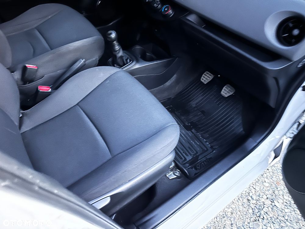 Toyota Yaris - 12