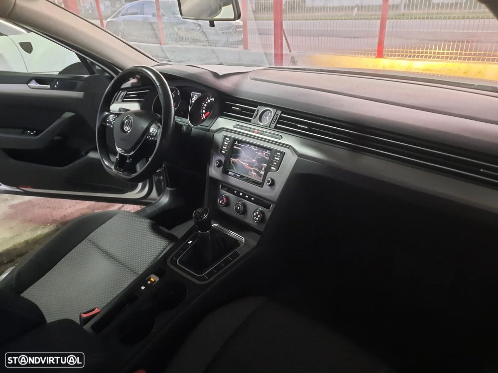 VW Passat 1.6 TDI BlueMotion - 14