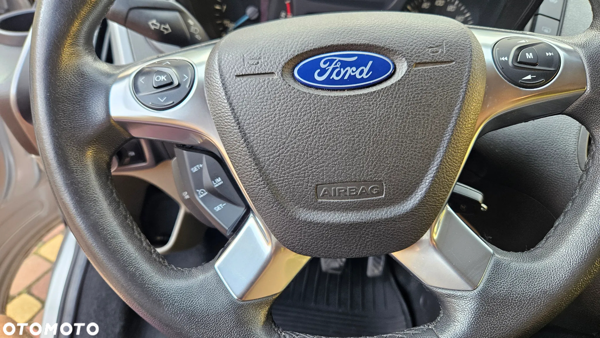 Ford Tourneo Custom - 22