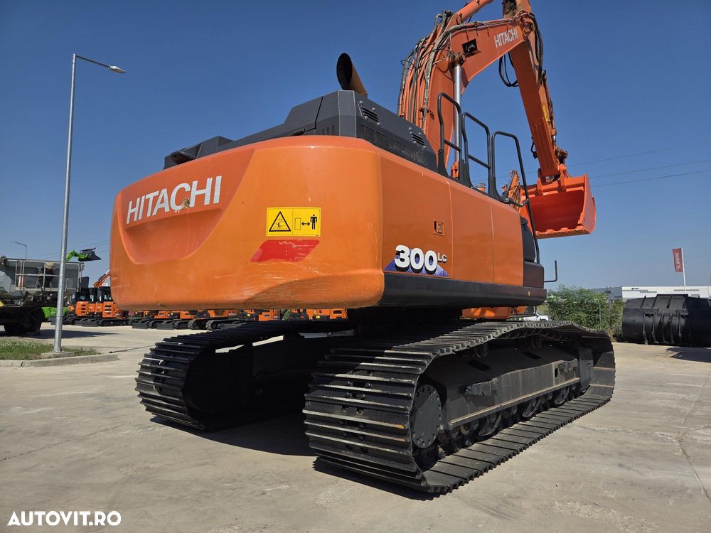 Hitachi ZX300LC-6, 2020, 8.155h, cupa NOUA 1,8m, 31,3 tone, protectie cabina, inst picon pe brate, gresare automata, lant 90% bun doar 700h deplasare, ad sapare 8m, motor Isuzu, 3 pompe hidr HITACHI, camera spate si laterale, STARE BUNA, 94.900 Eur+Tva - 2