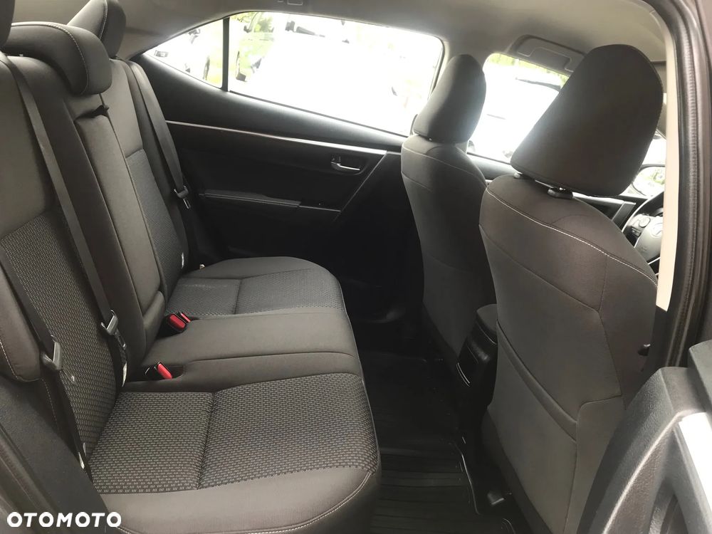 Toyota Corolla 1.6 Classic Plus - 17