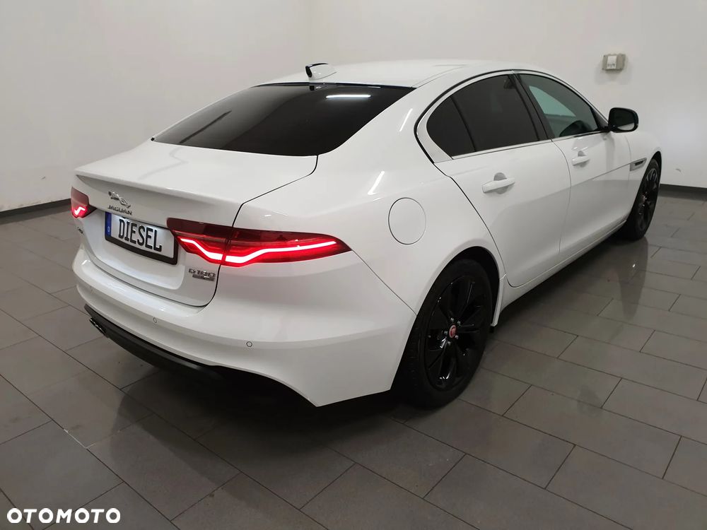 Jaguar XE 2.0 D180 SE - 6