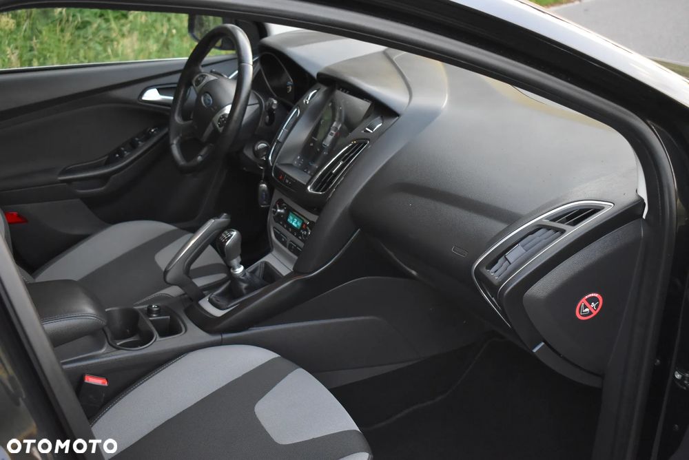 Ford Focus 1.0 EcoBoost Titanium - 27