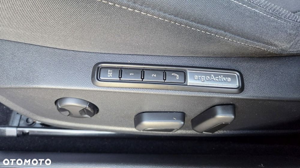 Volkswagen Golf 1.5 TSI EVO Style - 17