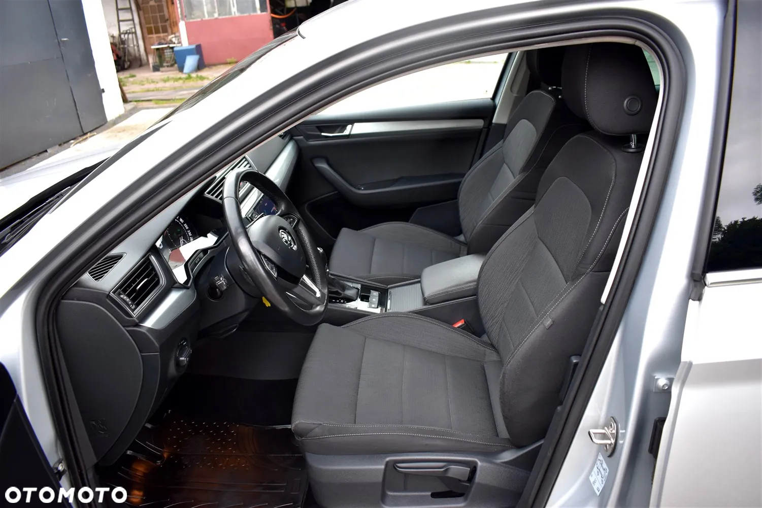 Skoda Superb Combi 2.0 TDI DSG Ambition - 13