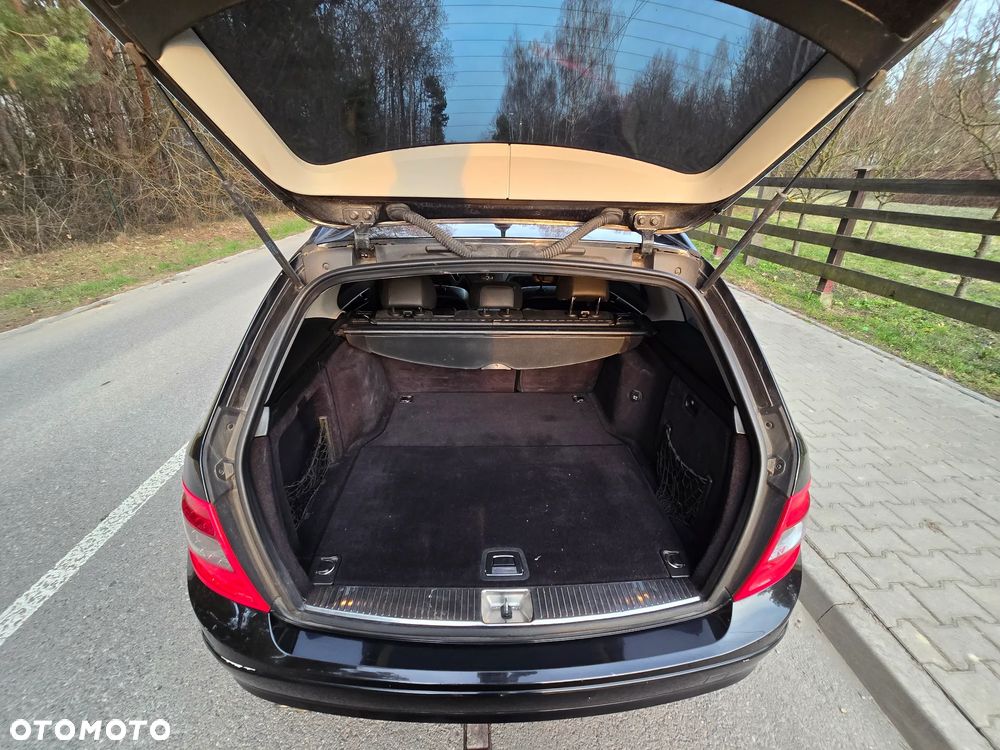 Mercedes-Benz Klasa C 200 CDI Elegance - 19