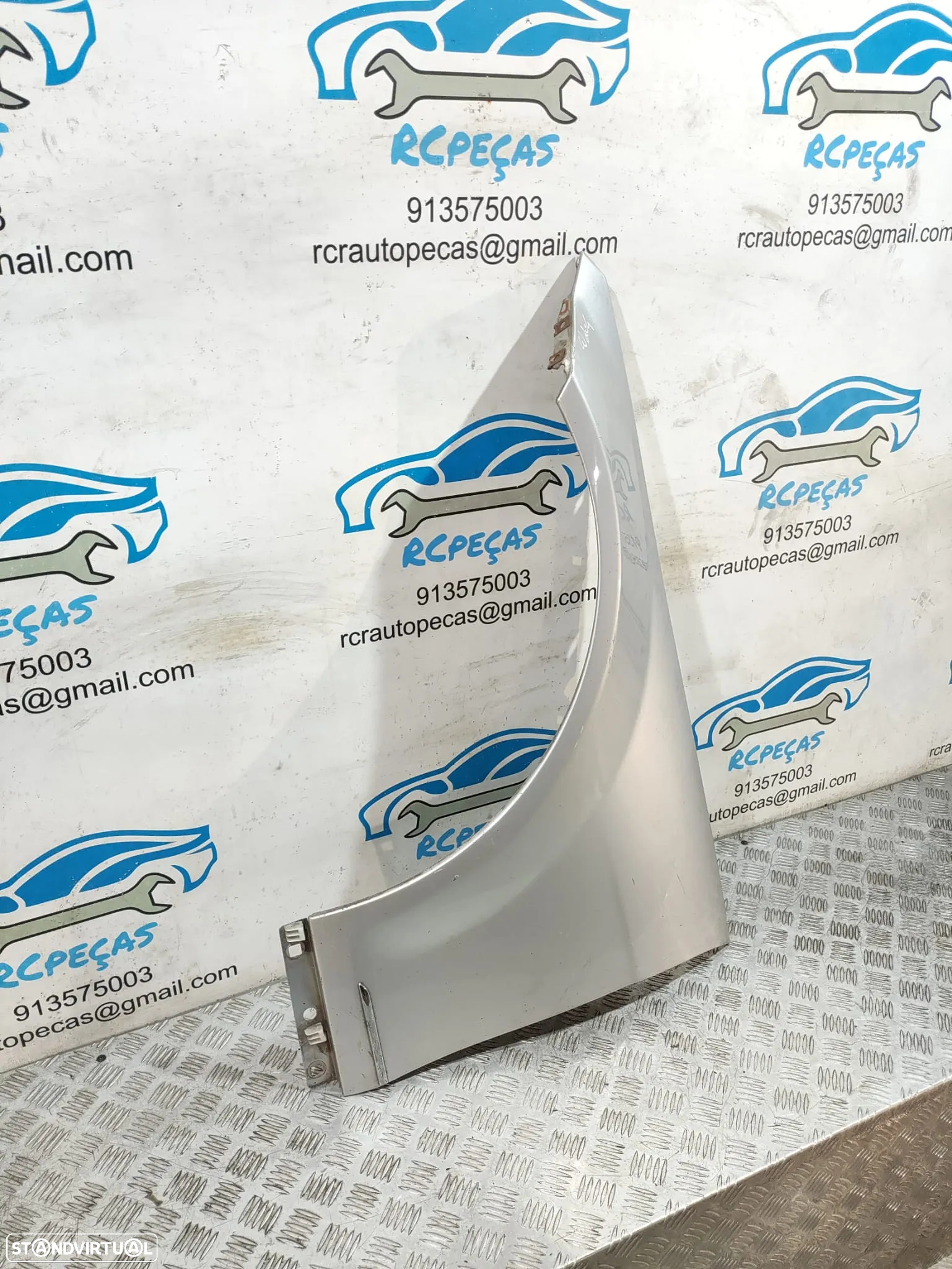 Guarda Lamas Frente Esquerdo Mercedes W204 Class C W204 - Original - A202881010 - 4