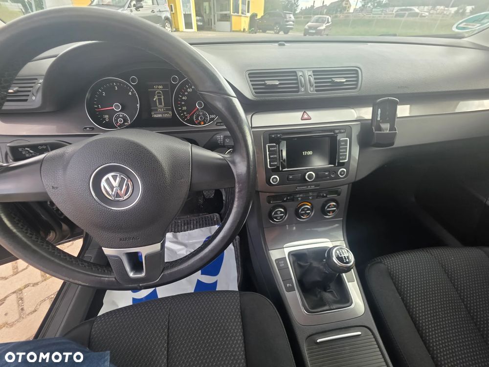 Volkswagen Passat 2.0 TDI DPF Comfortline - 9