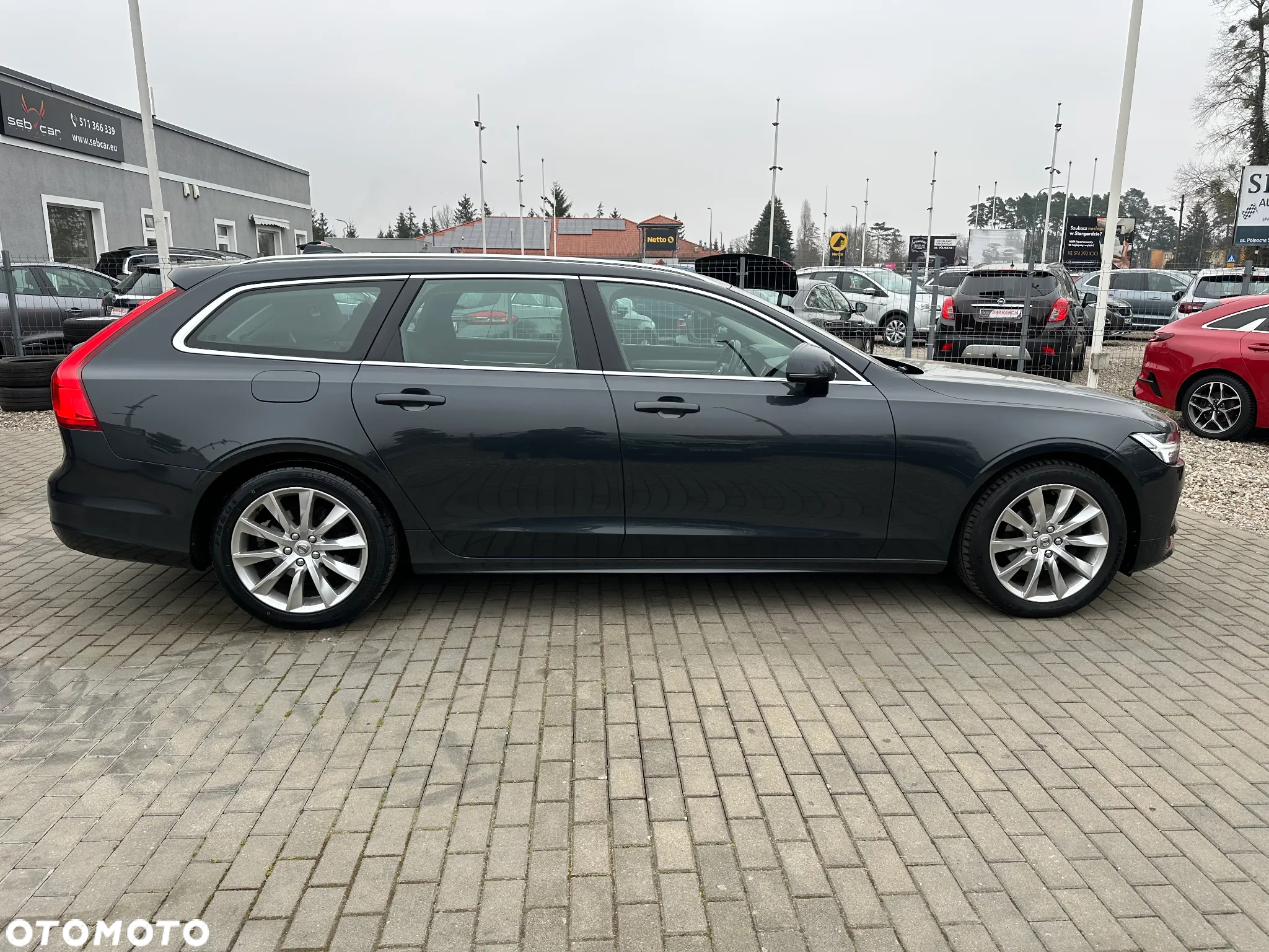 Volvo V90 D3 Momentum Pro - 4