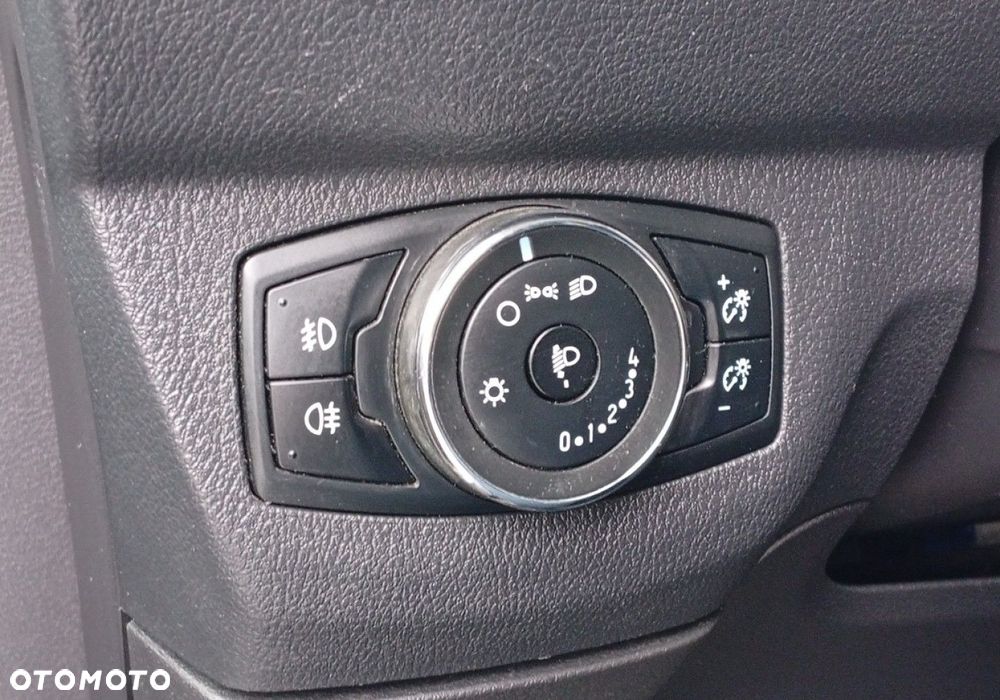 Ford Transit Courier - 27