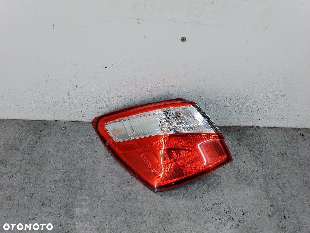 LAMPA TYLNA LEWA NISSAN QASHQAI +2 I - 2