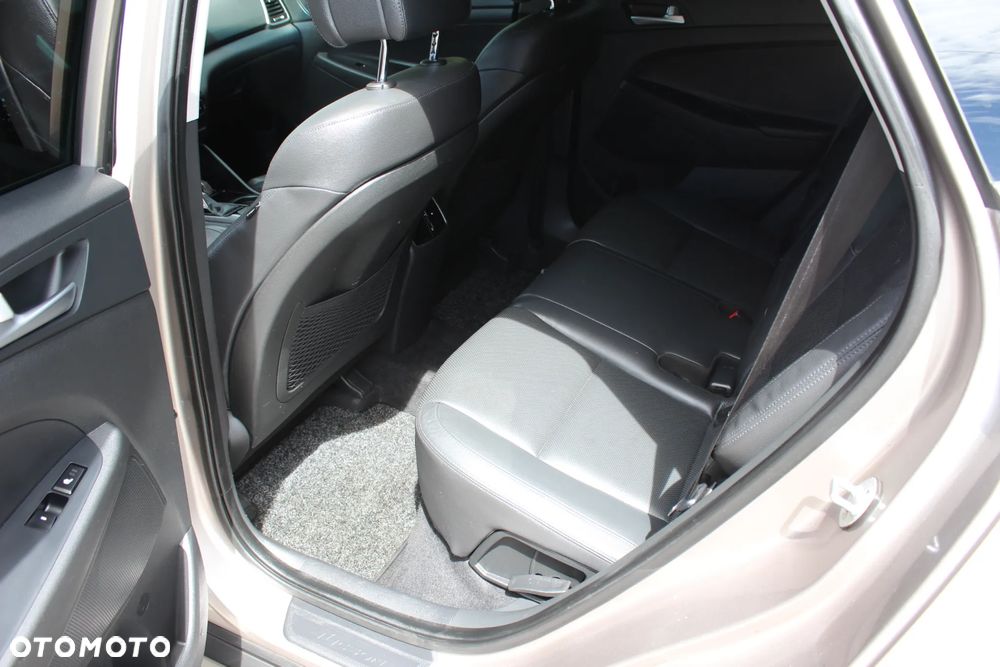 Hyundai Tucson blue 1.7 CRDi 2WD DCT Premium - 31