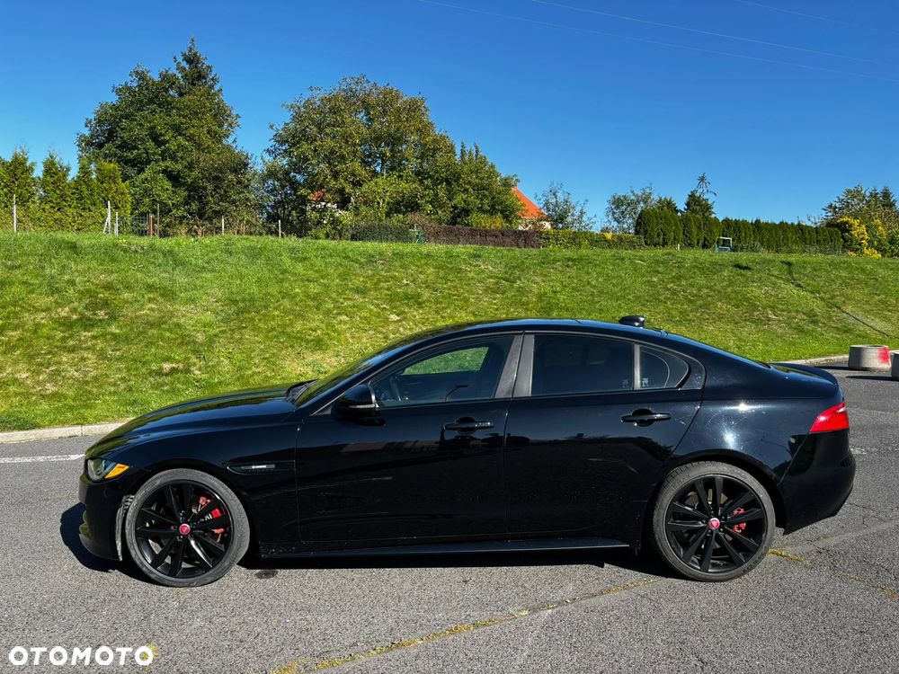Jaguar XE 30t AWD R-Sport - 6