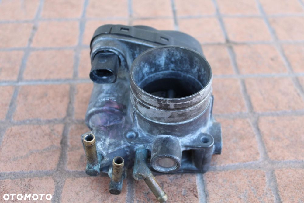 PRZEPUSTNICA VW GOLF IV 1.6 SR 06A133062A - 2