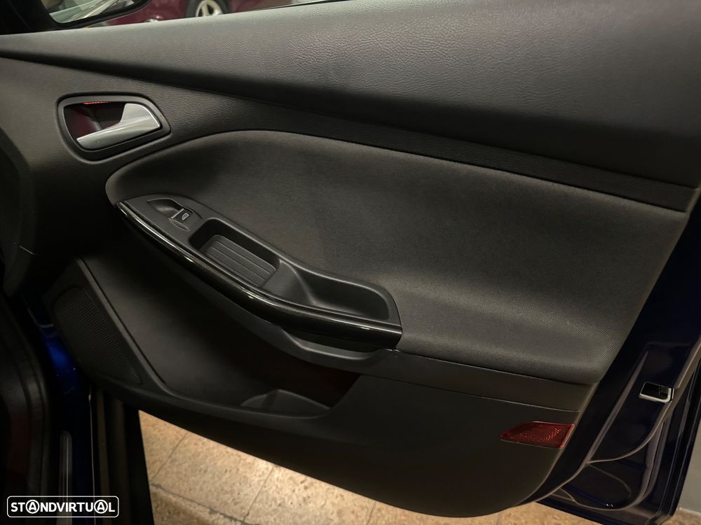 Ford Focus 1.0 EcoBoost Titanium - 9