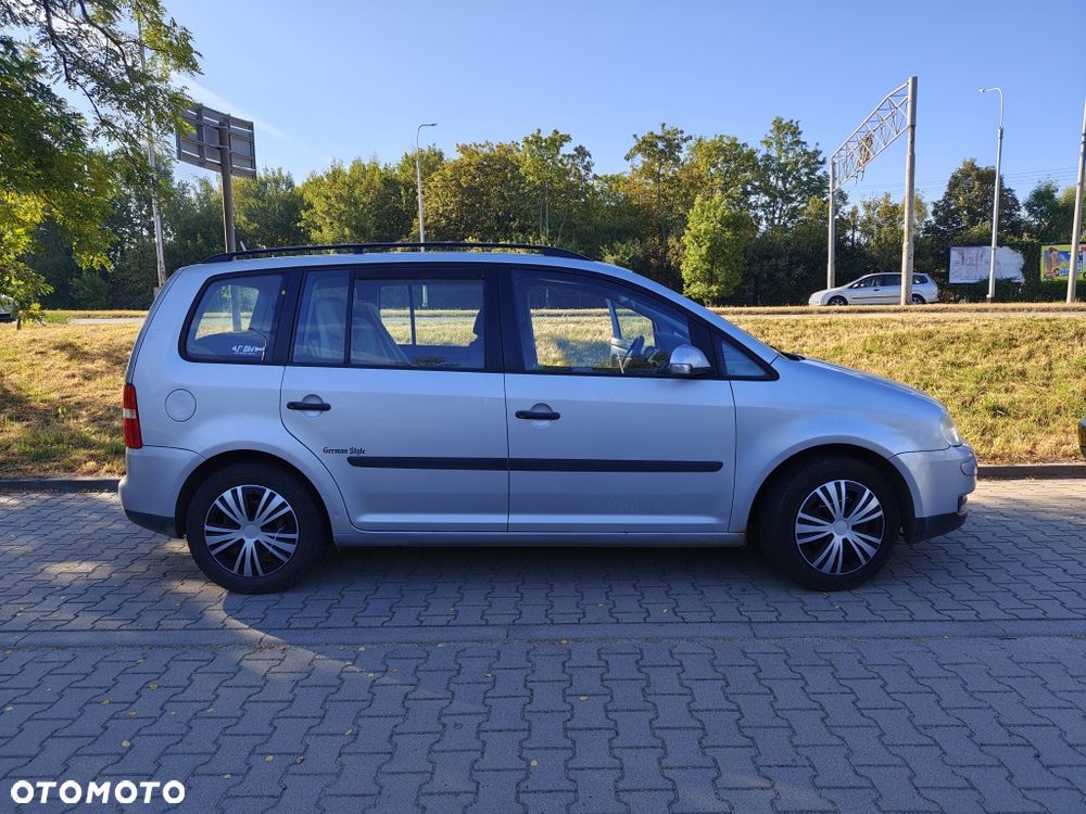 Volkswagen Touran - 4