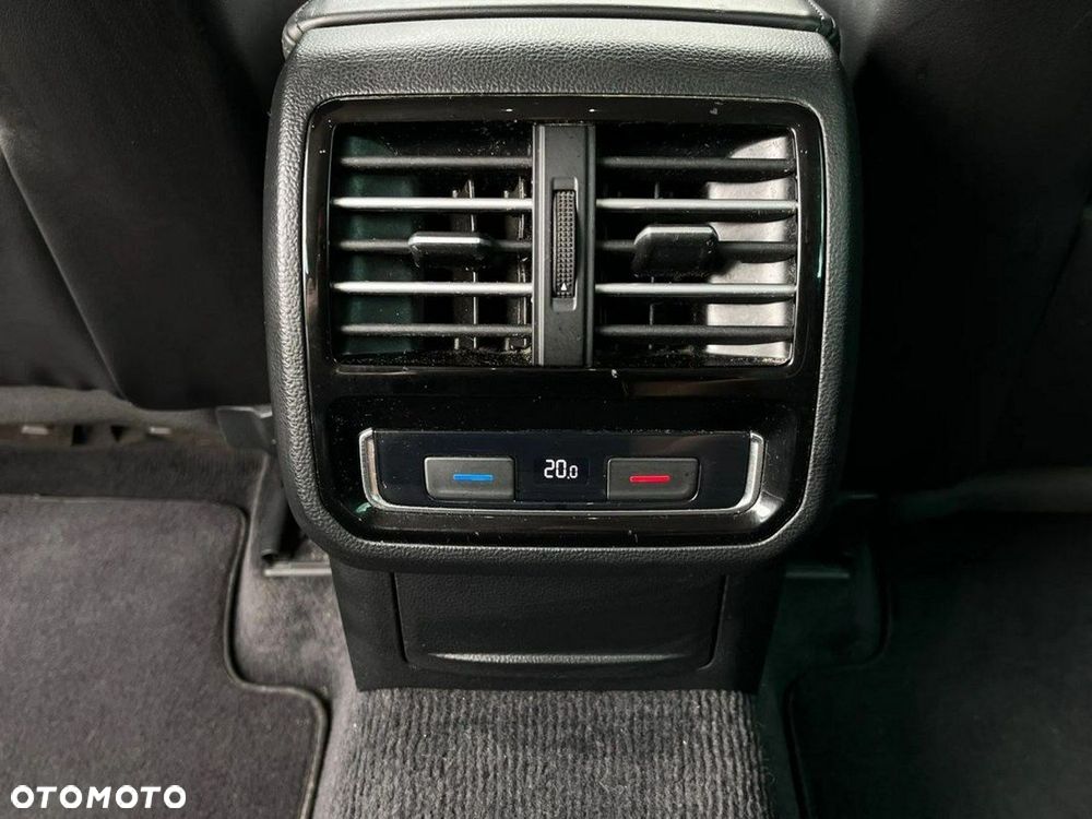 Volkswagen Passat - 36