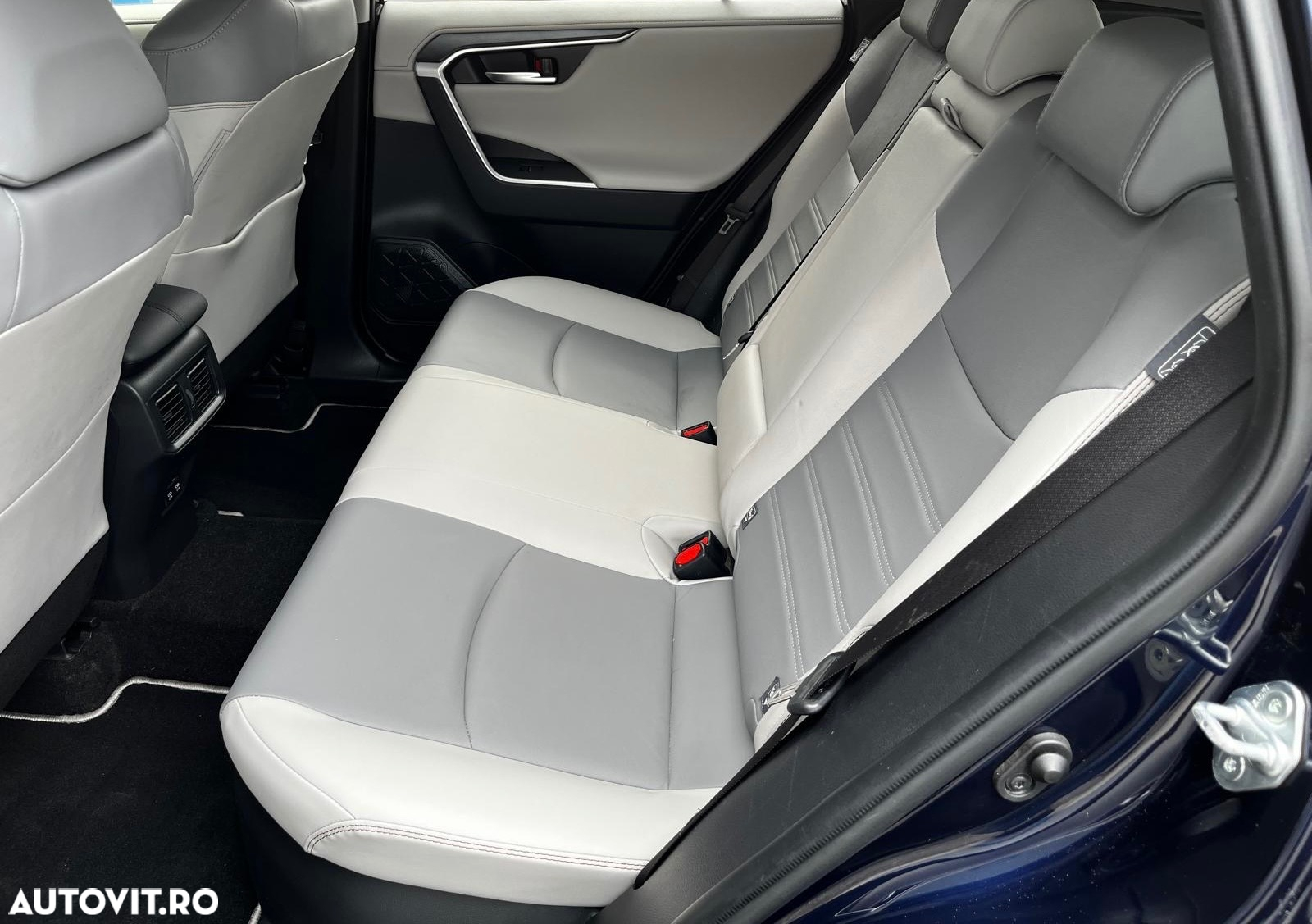Toyota RAV4 2.5 4x4 Hybrid Lounge - 26