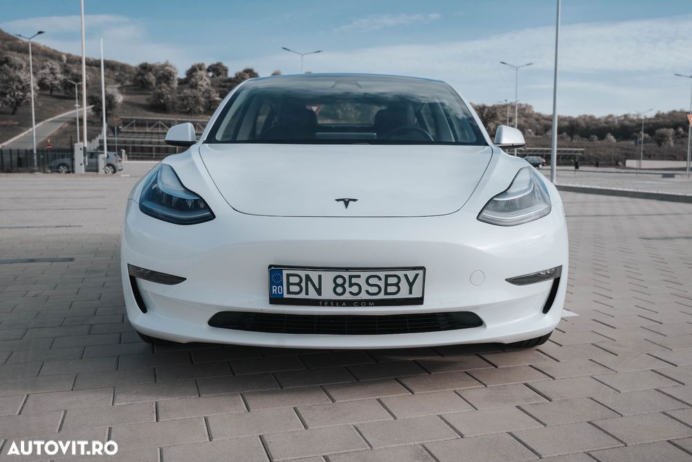 Tesla Model 3 - 3