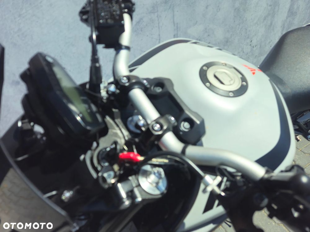 Yamaha MT - 40