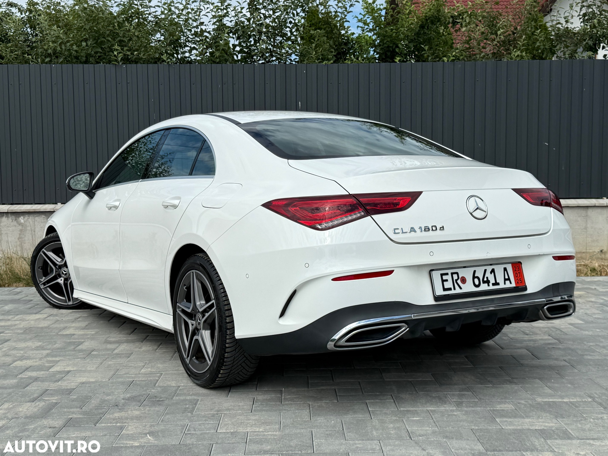 Mercedes-Benz CLA 180 d Shooting Brake 7G-DCT AMG Line - 25