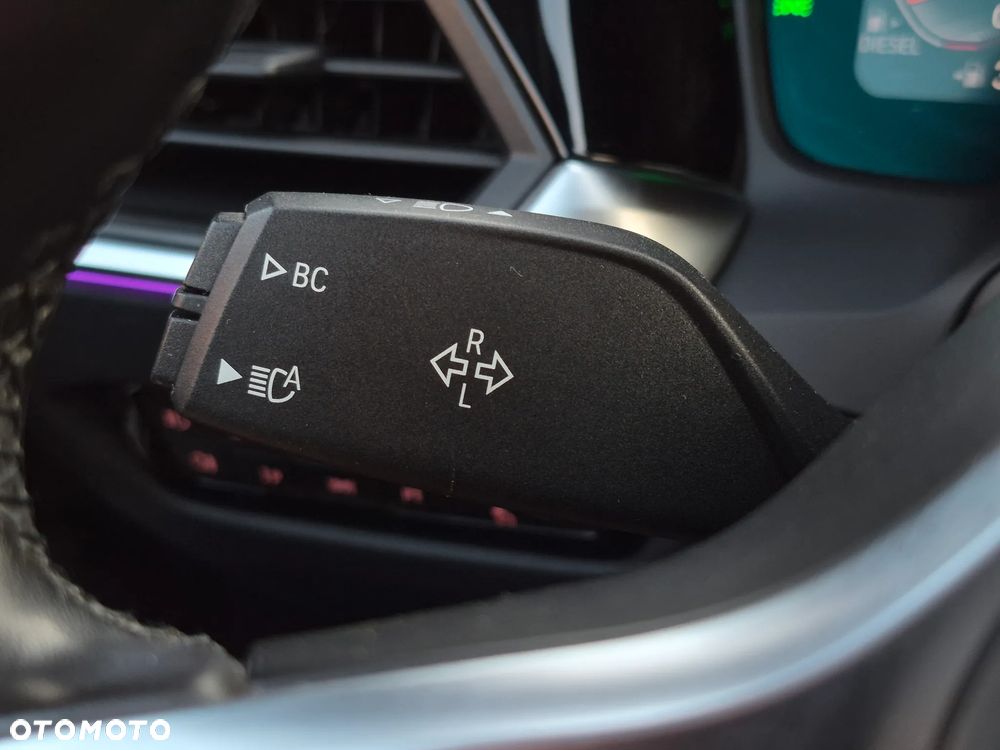 BMW Seria 3 318d MHEV - 29
