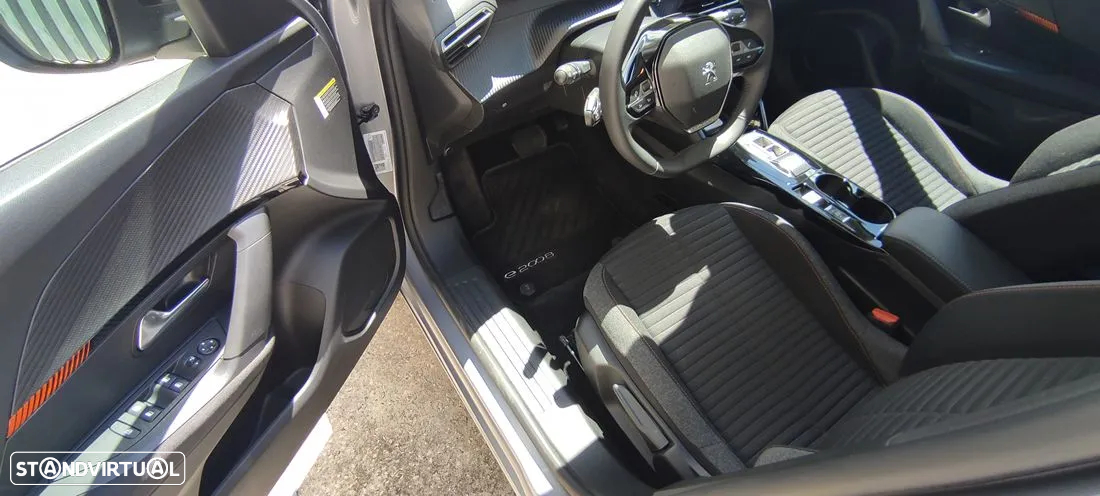 Peugeot e-2008 50 kWh Active Pack - 6