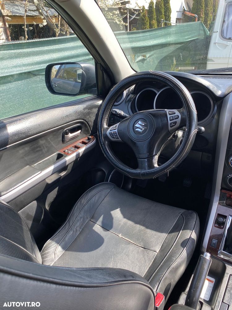 Suzuki Grand Vitara 1.9 DDiS Comfort + DPF Family - 9